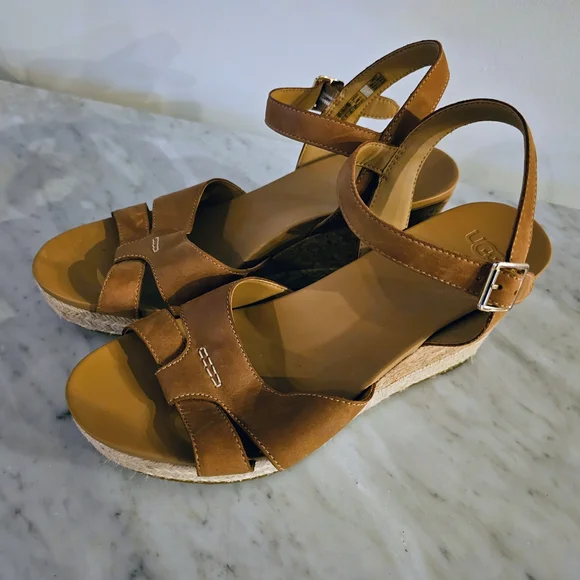 Ugg Women's Cloverdale Wedge Sandals Sz. 9.5 - Picture 2 of 8